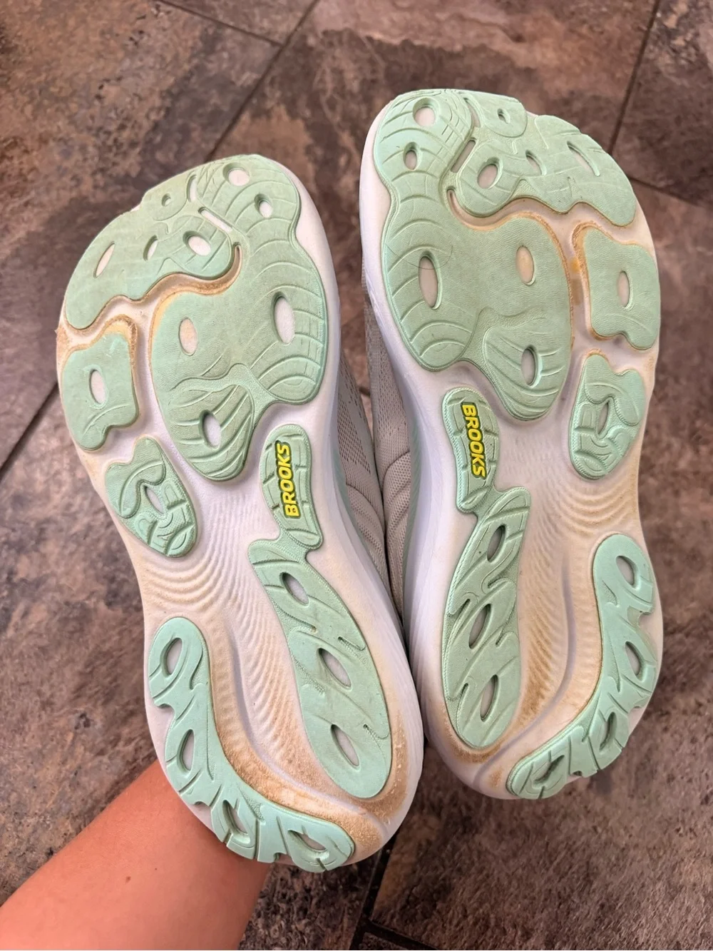 White Brooks Adrenaline GTS 25 Women’s size 10.5